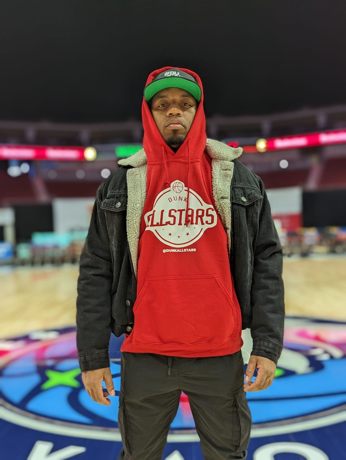 Dunk AllStars team member in arena